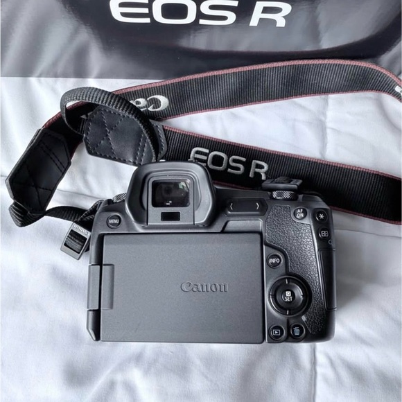 Canon EOS R Digital Camera with Lens - Black - Picture 5 of 10